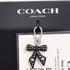 COACH Black Faux Pearl Collectible Signature Bow Jewelry Charm